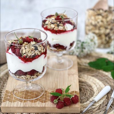 yoghurt glaasjes met granola
